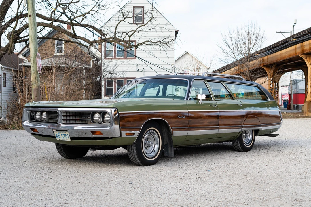 1972 Chrysler Town & Country - Image 2 of 31