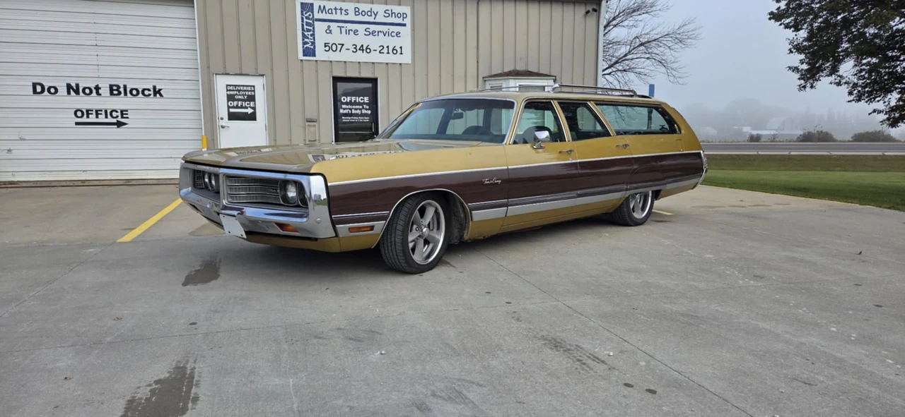 1972 Chrysler Town & Country - Image 2 of 31