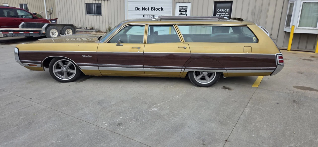 1972 Chrysler Town & Country - Image 3 of 31