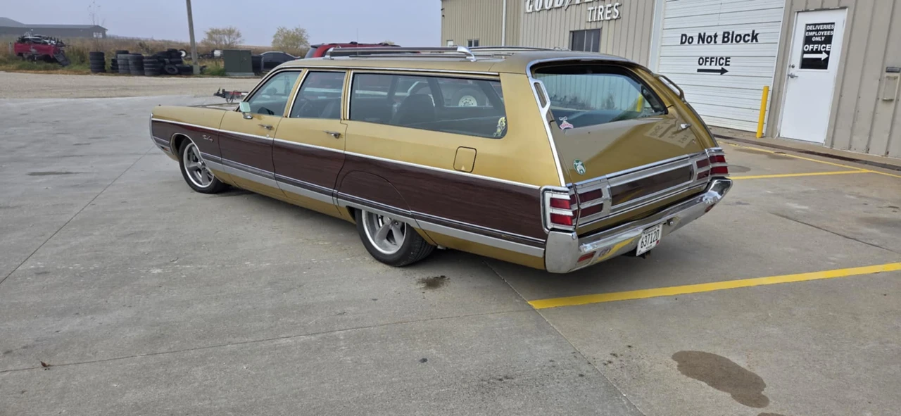 1972 Chrysler Town & Country - Image 4 of 31