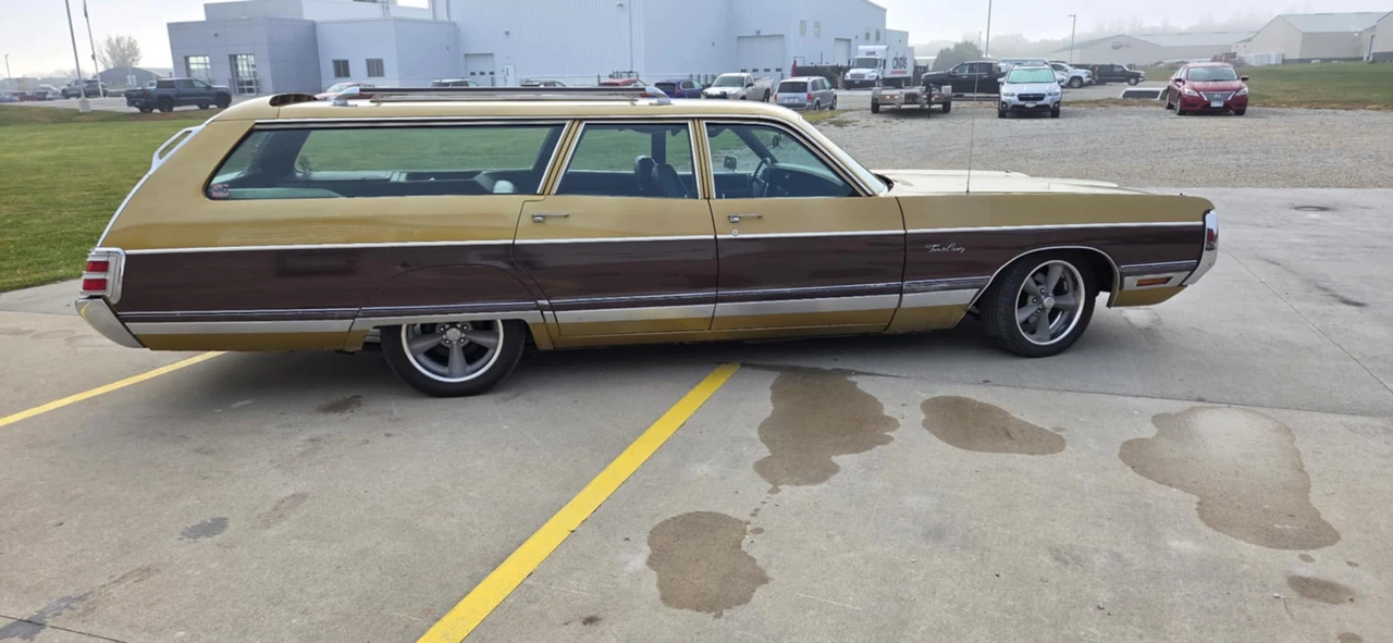1972 Chrysler Town & Country - Image 7 of 31