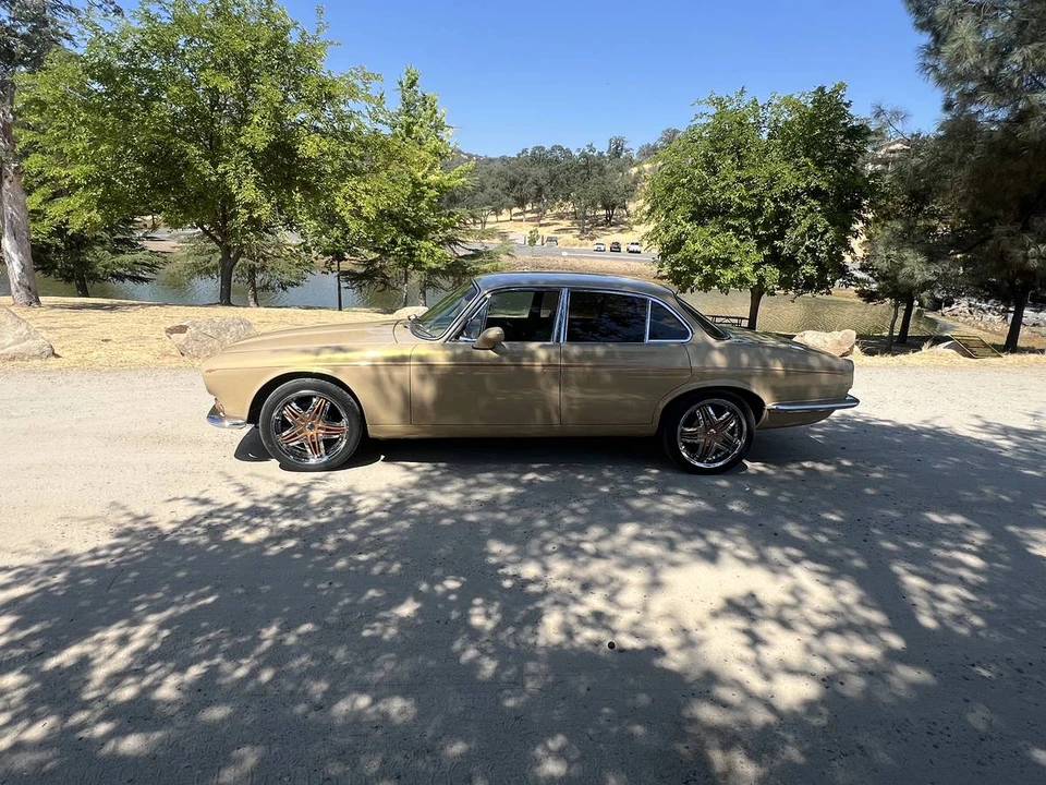 1972 Jaguar XJ Series 1 - Image 2 of 24
