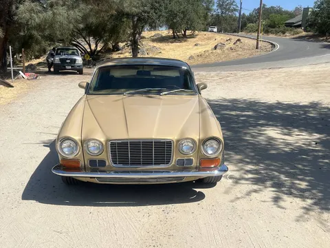 1972 Jaguar XJ Restomod