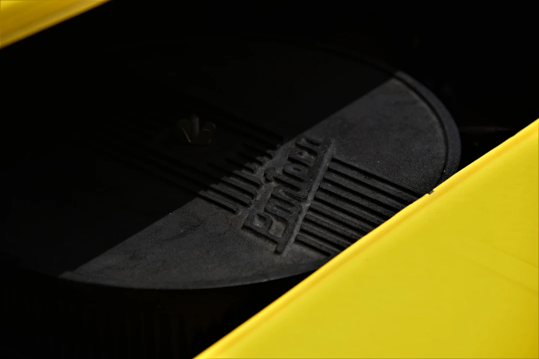 1972 DeTomaso Pantera - Image 28 of 31