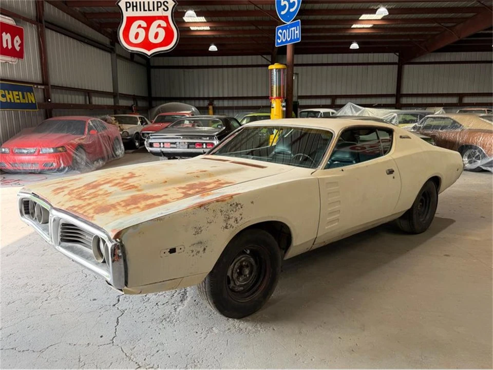 1972 Dodge Charger 3rd Gen - Image 2 of 31