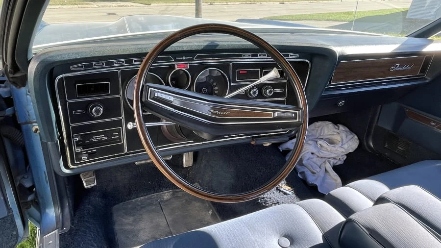 1972 Ford Thunderbird 6th Gen - Image 4 of 8