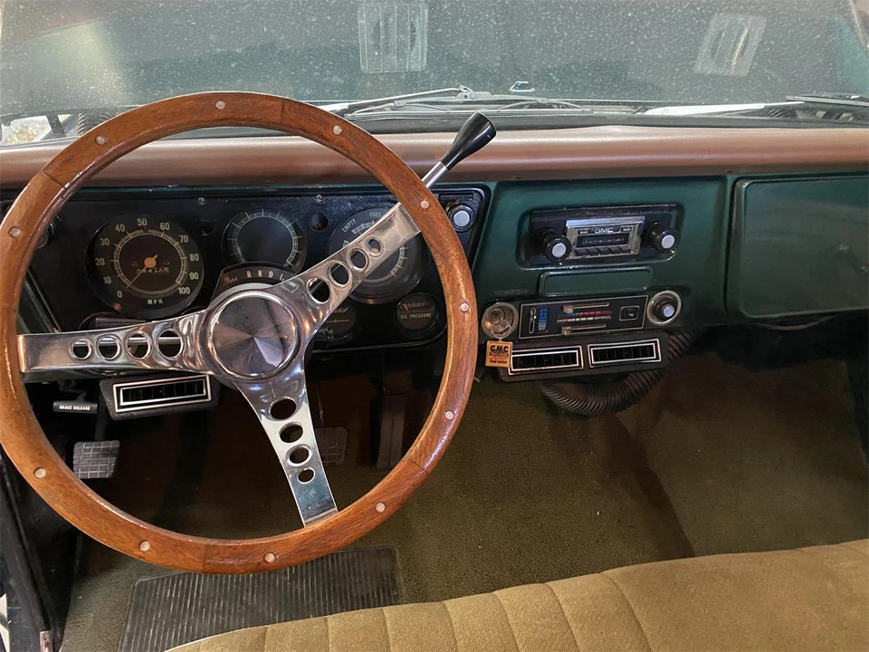 1972 GMC Suburban 6th Gen - Image 5 of 13