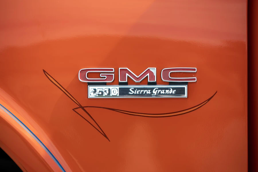 1972 GMC Suburban 6th Gen - Image 9 of 31