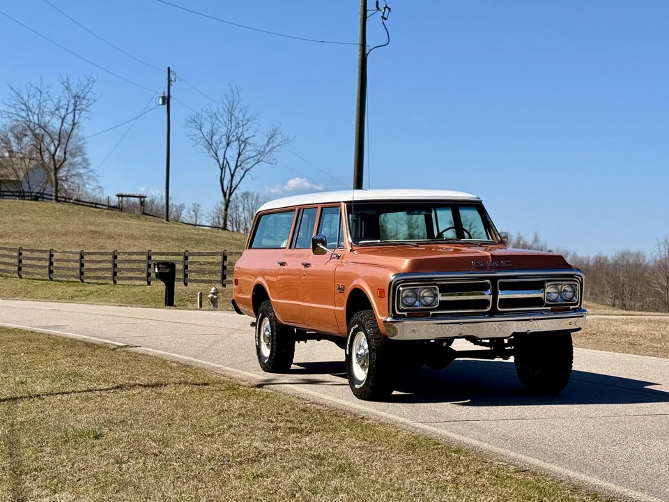 1972 GMC Suburban 6th Gen - Image 16 of 31