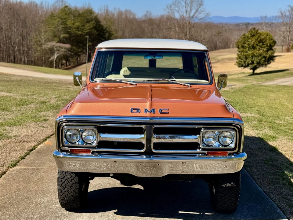 1972 GMC Suburban 6th Gen - Image 14 of 31