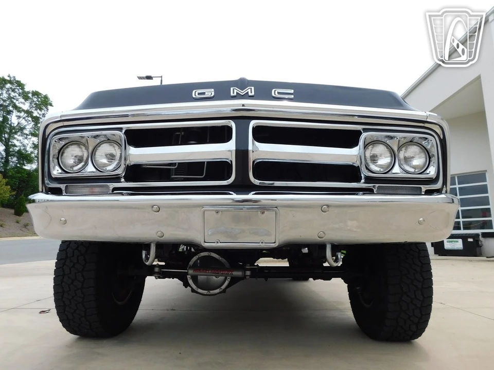 1972 GMC Suburban 6th Gen - Image 4 of 12
