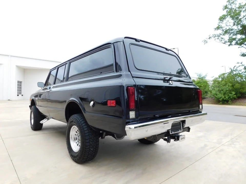 1972 GMC Suburban 6th Gen - Image 9 of 12