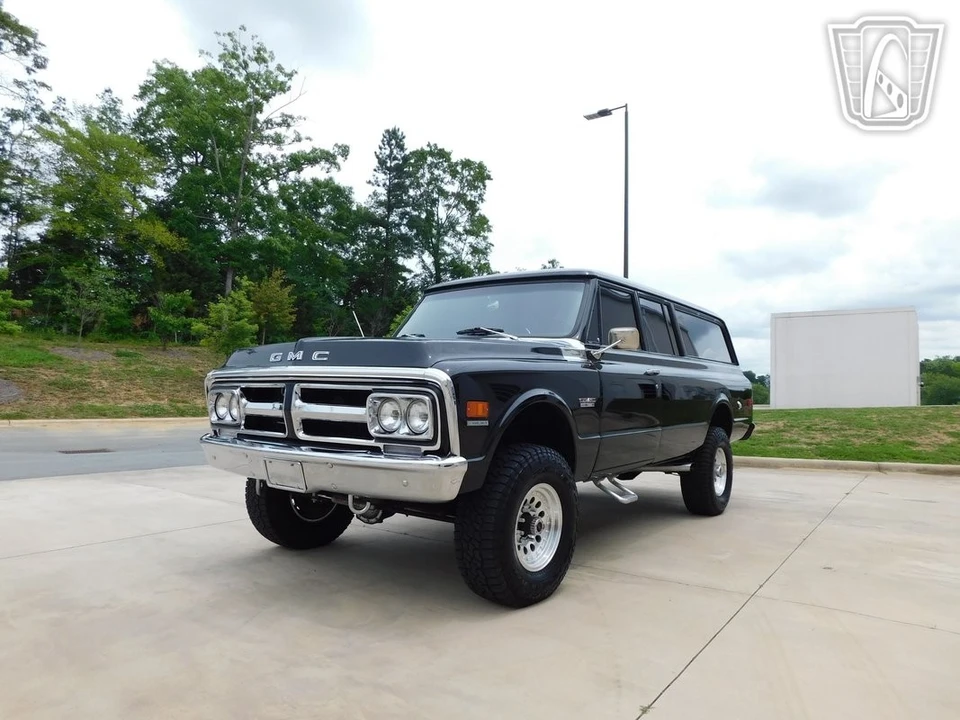1972 GMC Suburban 6th Gen - Image 3 of 12