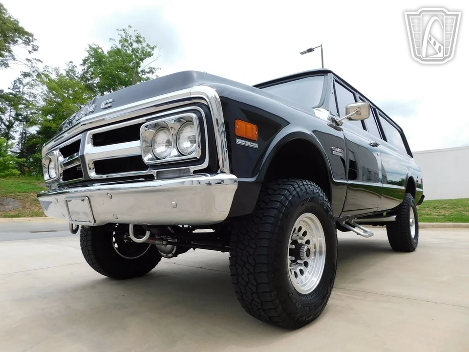 1972 GMC Suburban 6th Gen - Image 7 of 12