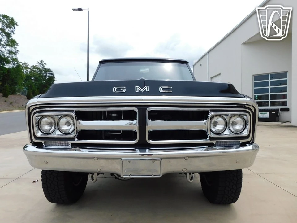 1972 GMC Suburban 6th Gen - Image 5 of 12