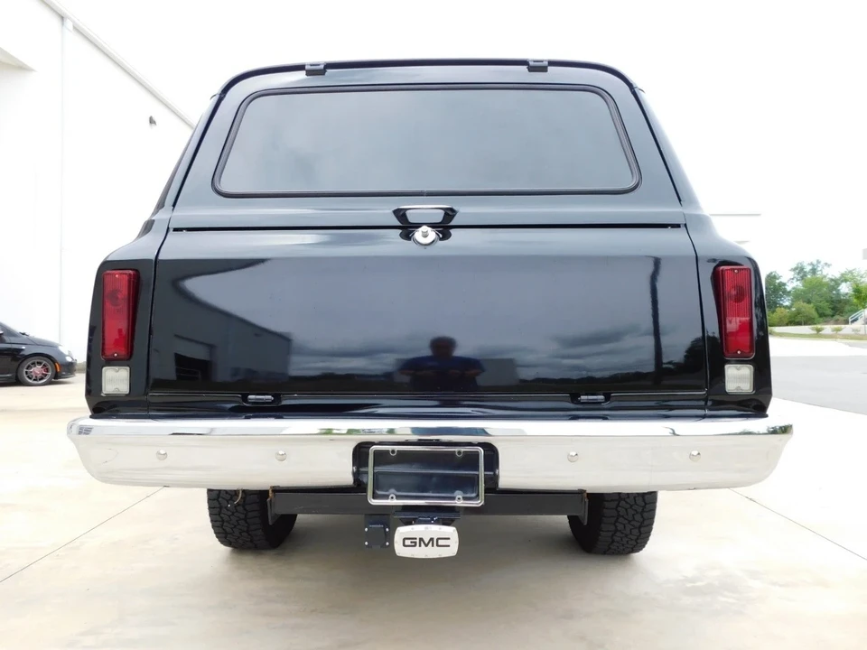 1972 GMC Suburban 6th Gen - Image 10 of 12