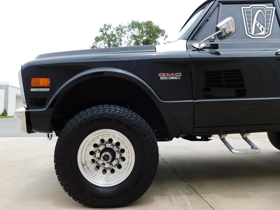 1972 GMC Suburban 6th Gen - Image 10 of 12