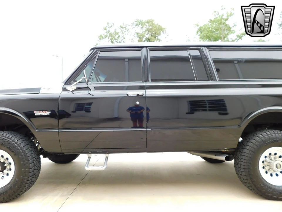 1972 GMC Suburban 6th Gen - Image 7 of 12