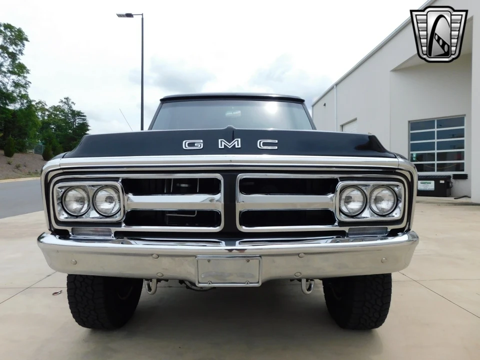 1972 GMC Suburban 6th Gen - Image 3 of 12