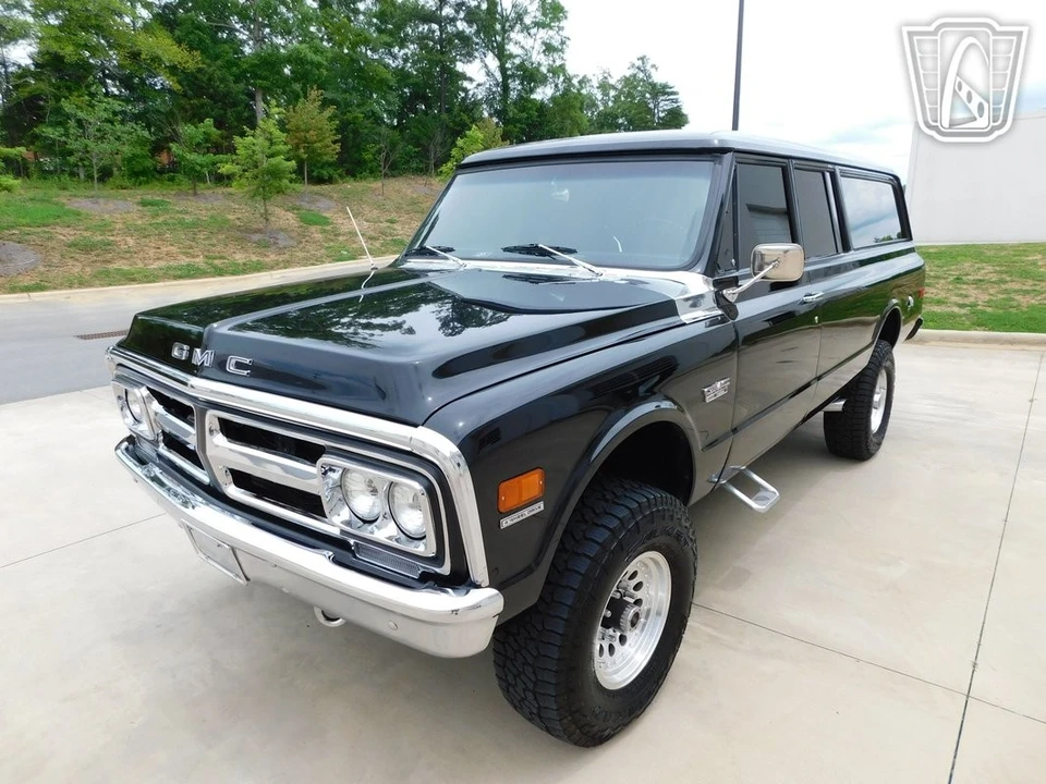 1972 GMC Suburban 6th Gen - Image 9 of 12