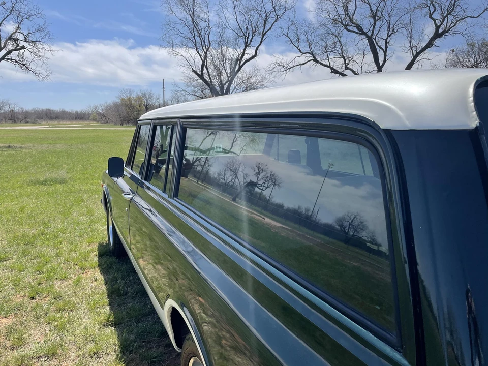 1972 GMC Suburban 6th Gen - Image 30 of 31