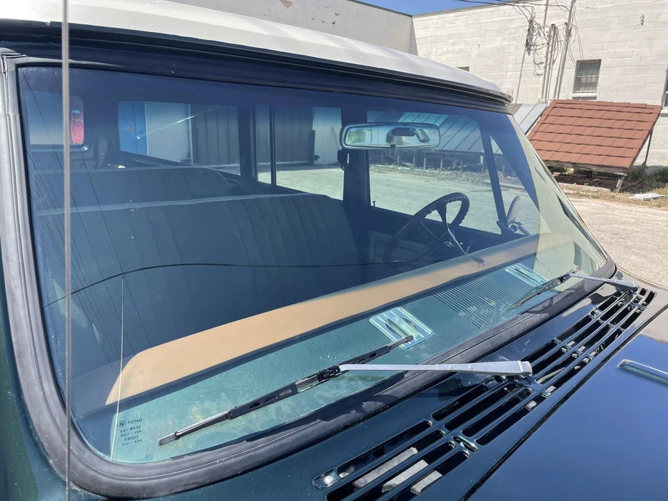 1972 GMC Suburban 6th Gen - Image 25 of 31