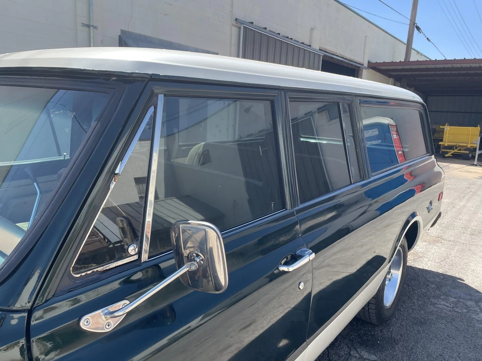 1972 GMC Suburban 6th Gen - Image 28 of 31