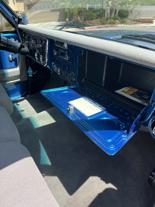 1972 GMC Suburban 6th Gen - Image 12 of 21