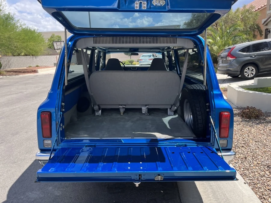 1972 GMC Suburban 6th Gen - Image 18 of 21