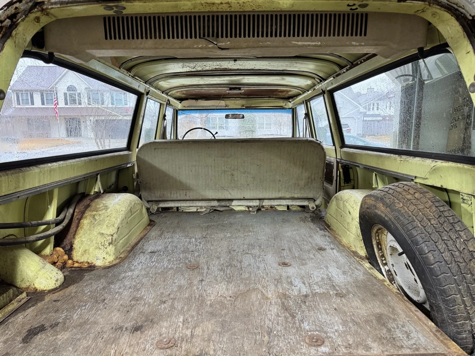 1972 GMC Suburban 6th Gen - Image 7 of 21