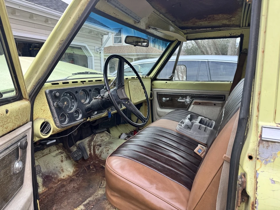 1972 GMC Suburban 6th Gen - Image 10 of 21