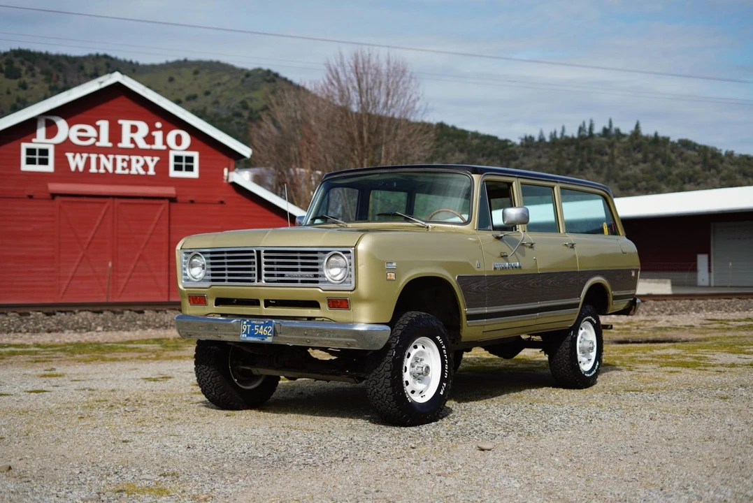 1972 International Harvester Travelall - Image 2 of 31
