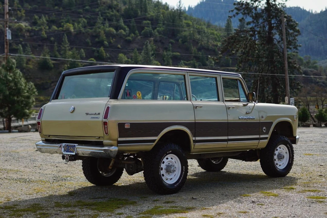 1972 International Harvester Travelall - Image 7 of 31