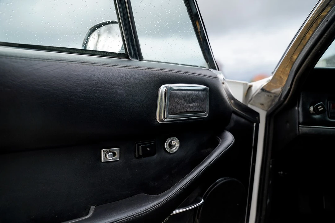 1970 Jensen Interceptor - Image 15 of 30