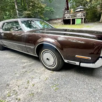 1972 Lincoln Continental Signature Sedan 4D