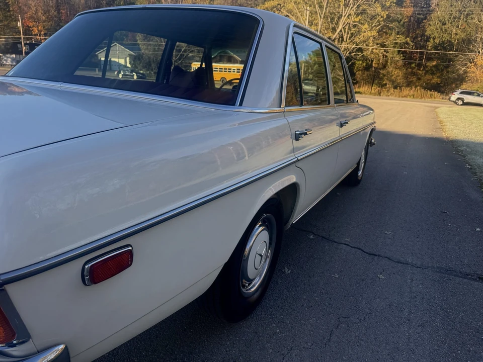 1972 Mercedes-Benz W114 & W115 - Image 29 of 31
