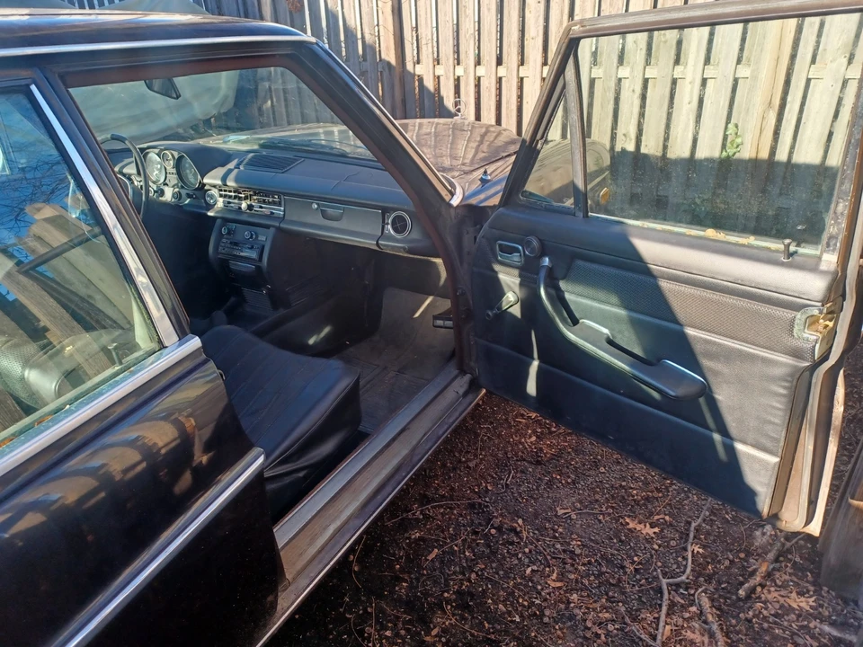 1972 Mercedes-Benz W114 & W115 - Image 11 of 18