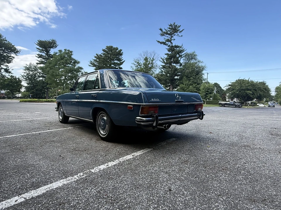 1972 Mercedes-Benz W114 & W115 - Image 8 of 31