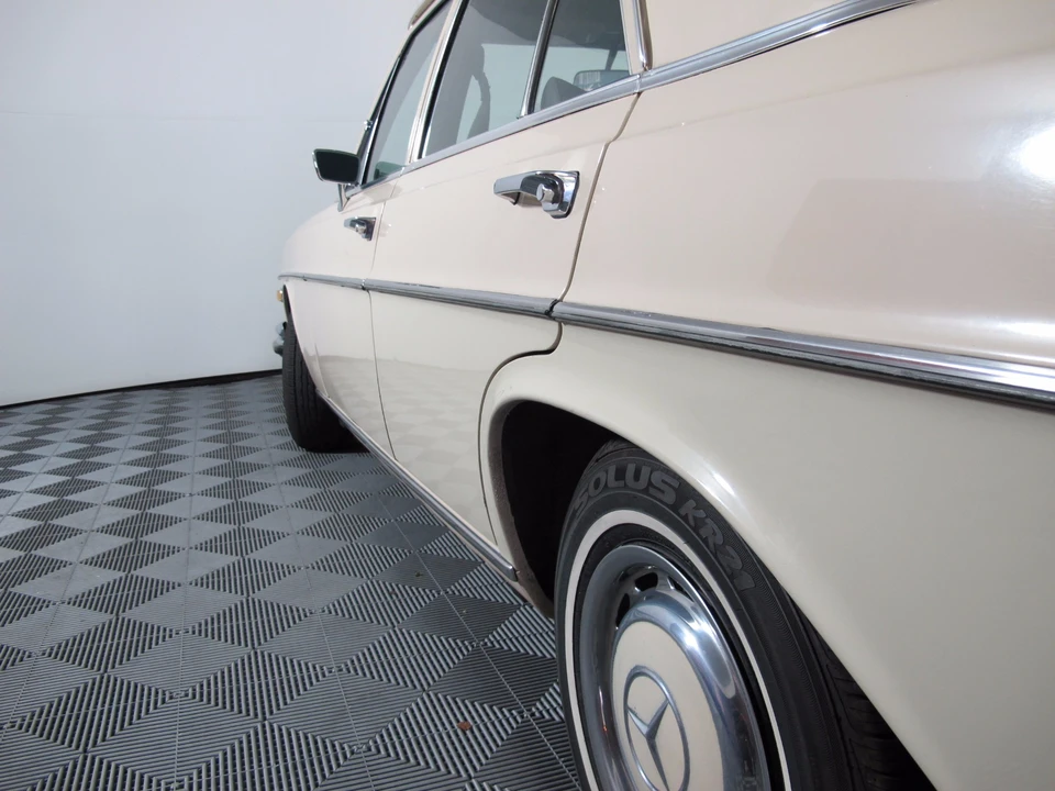 1972 Mercedes-Benz W108 & W109 - Image 28 of 31