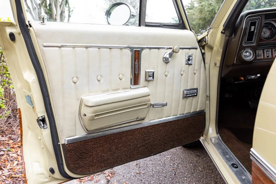 1972 Oldsmobile Vista Cruiser - Image 17 of 24