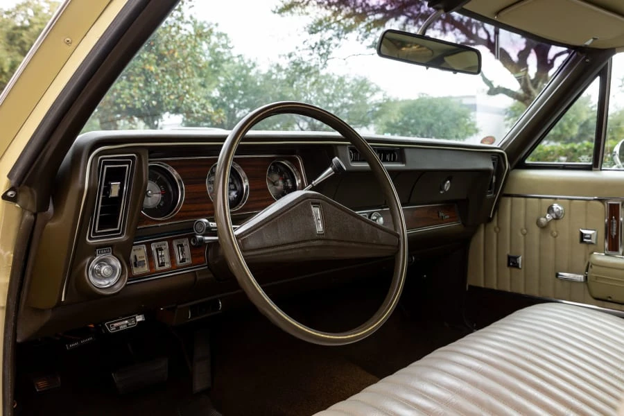 1972 Oldsmobile Vista Cruiser - Image 16 of 24