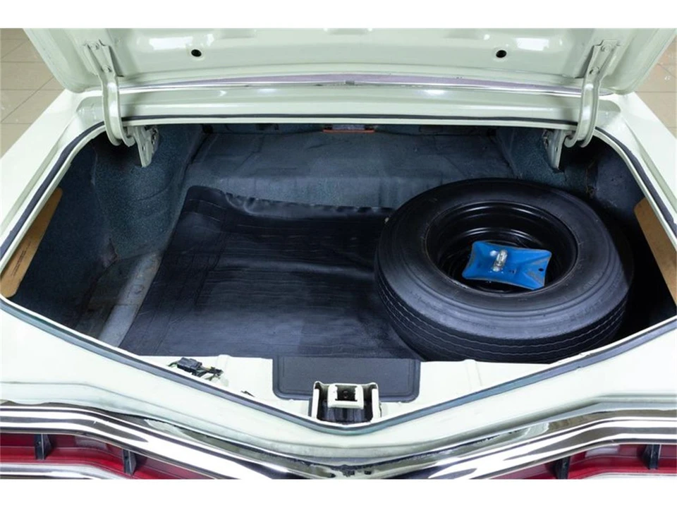 1972 Pontiac Grand Prix 2nd Gen - Image 17 of 31
