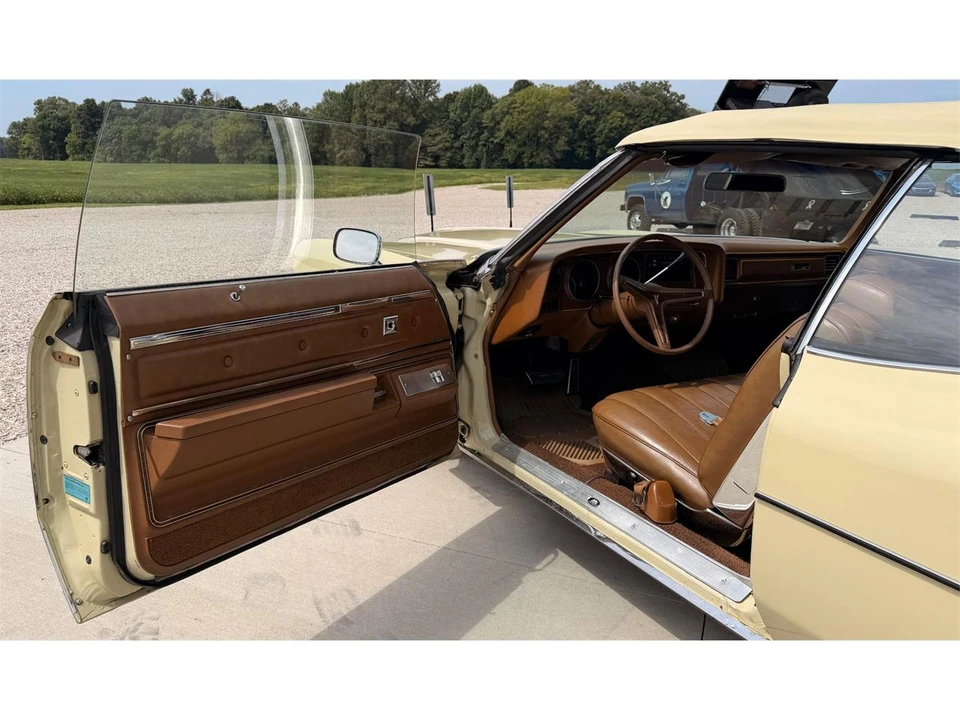 1972 Pontiac Grand Ville - Image 10 of 31