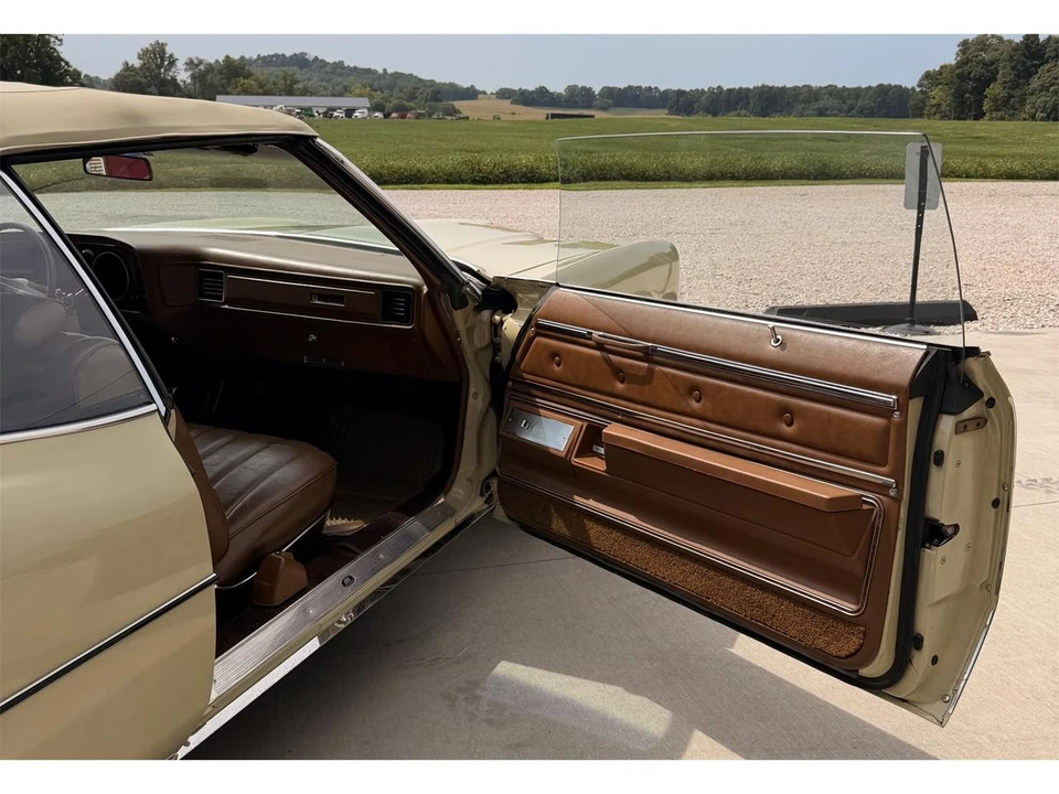 1972 Pontiac Grand Ville - Image 24 of 31
