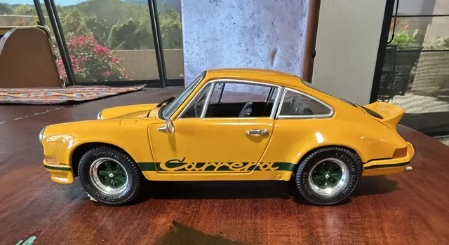 1972 Porsche 911 Carrera RS 1:18 Scale Model