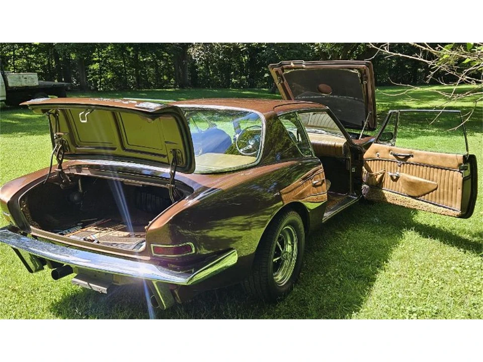 1972 Studebaker Avanti - Image 7 of 17