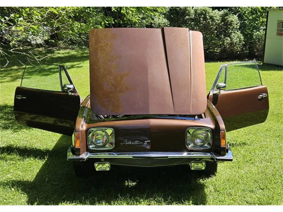 1972 Studebaker Avanti - Image 10 of 17