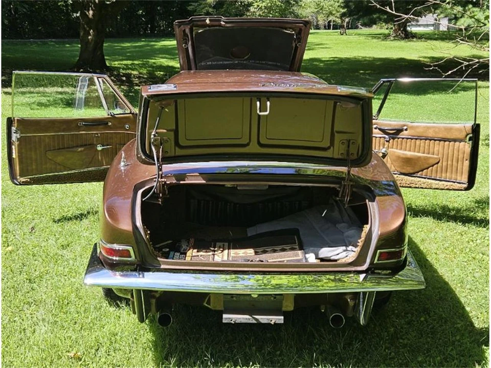 1972 Studebaker Avanti - Image 16 of 17