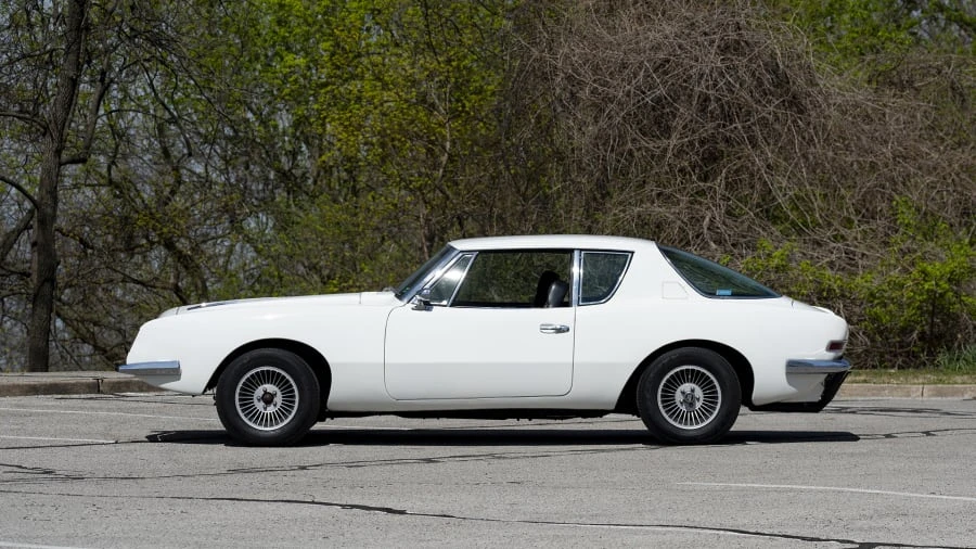 1972 Studebaker Avanti - Image 2 of 19
