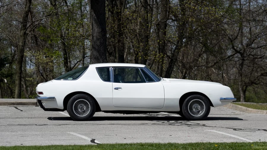 1972 Studebaker Avanti - Image 4 of 19
